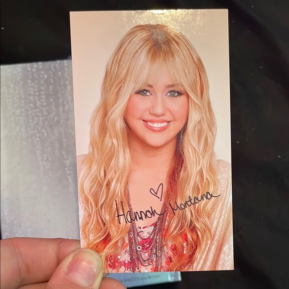 Authentic ©️Disney Hannah Montana™️ autographed photo - Picture 1 of 1